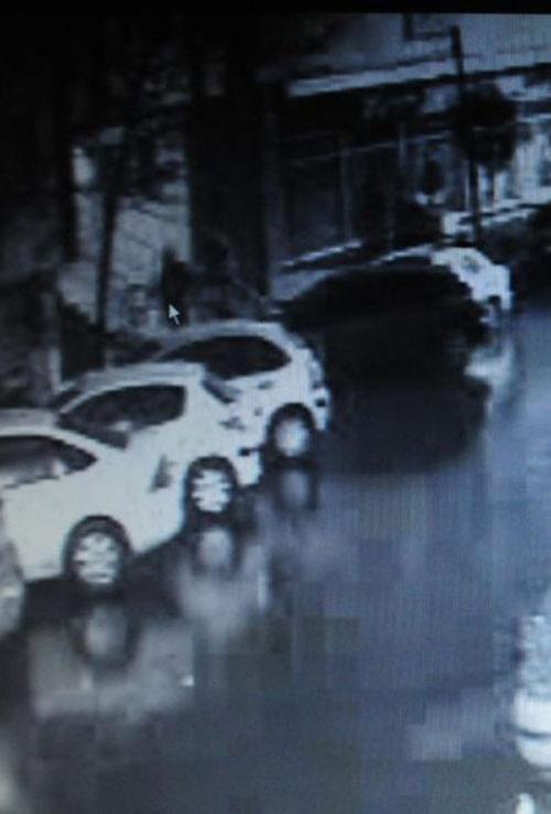 Şişlide evine girerken tabancayla vurularak öldürülen Love Barın işletmecisi Engin Temel cinayetiyle ilgili güvenlik kamerası görüntüleri ortaya çıktı.