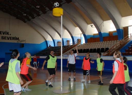 Gelişmekte Olan Spor Dalları Federasyonu Başkanı Enver Oral, Erkek ve kadınların aynı takım formasını giyebildiği "korfbol"un Türkiye'de en fazla yayılan spor dallarından biri olduğunu söyledi.
