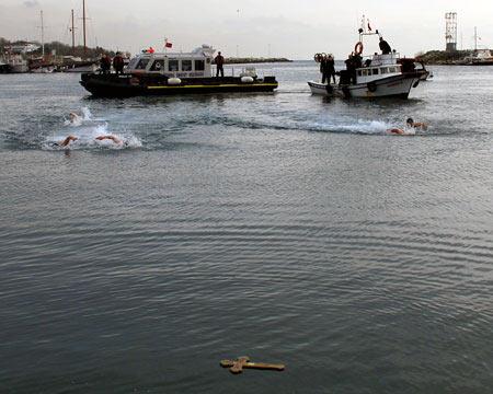 Hıristiyan inancına göre Hz. İsa'nın doğumu ve vaftiz edilişinin 2011. yıldönümü, Yeşilköy'de düzenlenen denizden haç çıkarma töreniyle kutlandı. Törenlere Patrik Bartholomeos'un ezana hürmet göstermesi damga vurdu.