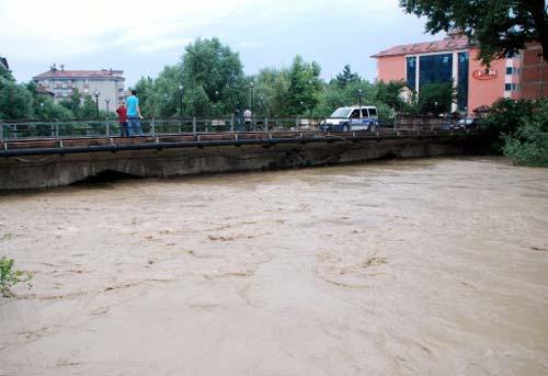 Sel suları Bartın'ı Venedik'e çevirdi