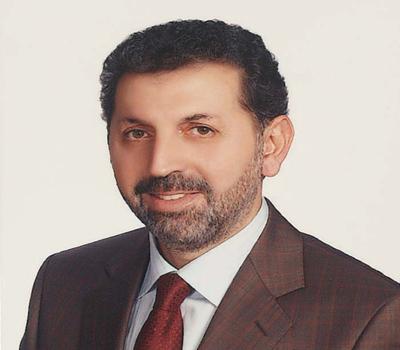 İstanbulun yeniden imarına nasıl müdahil olabiliriz?<br><br>
<strong>MEHMET SALİH ŞADOĞLU / ÇİÇEKÇİLİK VE BAHÇE KÜLTÜRLERİ MESLEK KOMİTESİ: </strong> İstanbulun yeniden imarına Odamız nasıl müdahil olur? Bunu yönetime özellikle bir daha duyurmak istiyorum ki eğer girebiliyorsak veya yapmamız gerekiyorsa çok önemli bir olay. Odanın sosyal özelliği çok arttı. Aldığımız ödüllerle sosyal sorumlulukta en iyi yoldayız ama ticari konularda daha güçlü, daha ileri olmamız gerektiğini düşünüyorum. Çiçek grubumuzda yaklaşık 3 ay hastane yönetimleriyle görüşmek için uğraştık ve görüşemedik. Tüccarların, esnafların bu anlamda birbirlerini desteklemesi gerektiğini düşünüyorum.