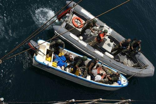 Genelkurmay, ''Aden Körfezi'ndeki TCG Gediz Fırkateyni tarafından, koran teknesine operasyon düzenlediğini ve 5 korsanın etkisiz hale getirildiğini açıkladı.