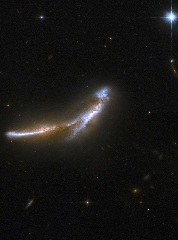 NASA'nın Spitzer teleskobu şimdiye kadar görülmemiş büyüklükteki bir galaksi çarpışmasını kaydetti. İşte o anın fotoğrafı ve önceki çarpışmalar...