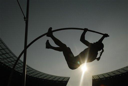 Rekorlarıyla 6 yıldır kadınlar sırıkla atlamada dünyanın bir numarası olan Rus sporcu Yelena Isinbayeva dün 4.75 ve 4.80 ile denediği atlayışlarda başarılı olamadı.
