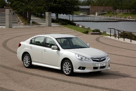 SUBARU<br>
LEGACY Sedan ve Legacy SW modellerinde özel indirimler uygulayan Subaru, peşin alımlarda 7 bin TLye varan indirimlere, kredili alımlarda ayda 777 TLlik taksit olanakları sunuyor.<br>
Legacynin SW (Station Wagon) versiyonu için, benzinli araçlarda 5 bin 900 TL, dizel araçlarda ise 4 bin 600 TL varan peşin alım indirimleri sağlayan Subaru, geçtiğimiz ay başlattığı kredili alım fırsatlarını da sürdürüyor.
