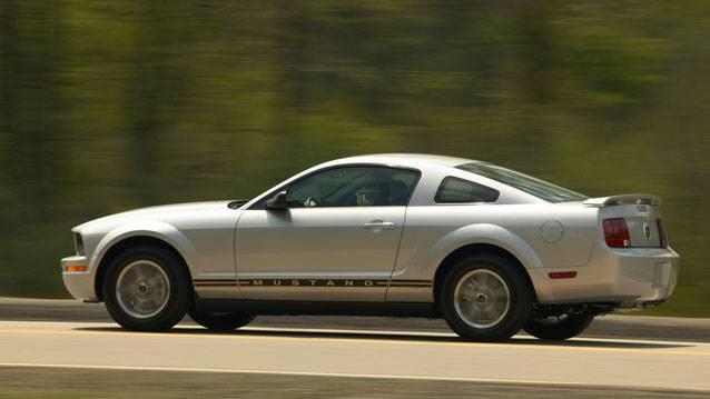 FORD MUSTANG Ford Mustang, Amerikan tarzı spor otomobillerin en ünlüleri arasında yer alıyor.