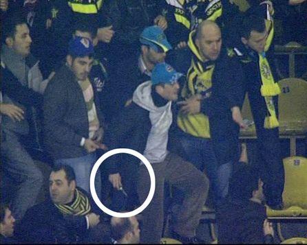 F.Bahçe, Sivasspor ile yaptıkları maçta, tribünde çıkan kavgada iki kişiyi bıçaklayan şahsın, güvenlik kameraları fotoğraflarını yayınladı. Kulüpten şok bir açıklama daha geldi.