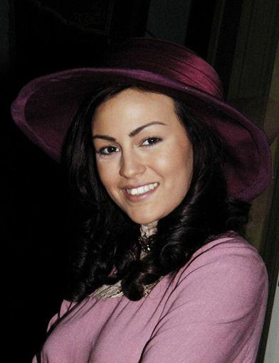 <div id="ctl00_ortayer_OzetAlani" class="OzetAlani"><span style="color: #ff0000;"><span style="text-decoration: underline;"><strong></strong></span></span><span style="color: #ff0000;"><span style="text-decoration: underline;"><strong>ROL&Uuml;N&Uuml; KAPTIRDI: A&Ccedil;ELYA ELMAS:</strong></span></span><br /><br /> Hayatımdaki en b&uuml;y&uuml;k pişmanlık 'İkinci Bahar' dizisi i&ccedil;in yapılan teklifi kabul etmememdir. Dizi i&ccedil;in Nurg&uuml;l Yeşil&ccedil;ay yerine beni &ccedil;ağırdılar &ouml;nce. B&ouml;l&uuml;m başı 50 lira teklif etmişlerdi. Ben o zamanlar bin lira alıyordum. Kabul etmeyince yerime Nurg&uuml;l'&uuml; buldular. O b&ouml;l&uuml;m başına 50 lira ile başladı. Tabii ki sonrasında oynamadığım i&ccedil;in pişman oldum.</div>