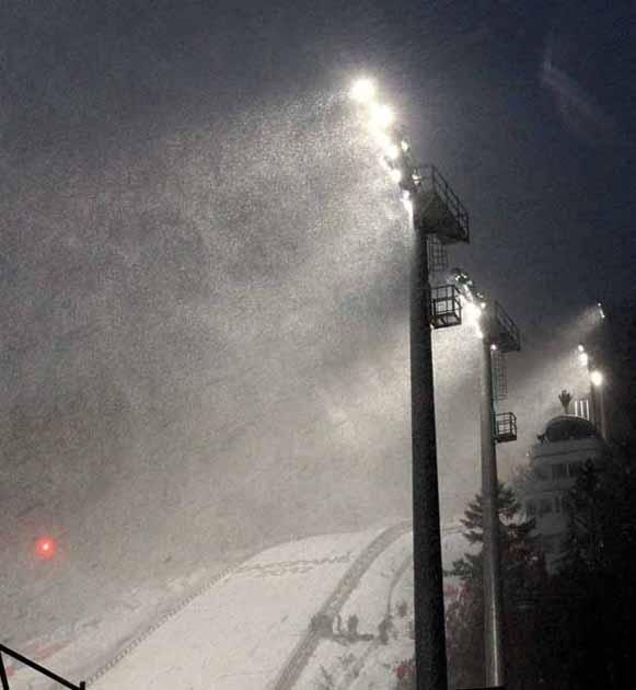 Polonya: Zakopane bölgesinde kar yağışı demek, FIS World Cup kayakla atlama yarışmasına iyi bir hazırlık demek.