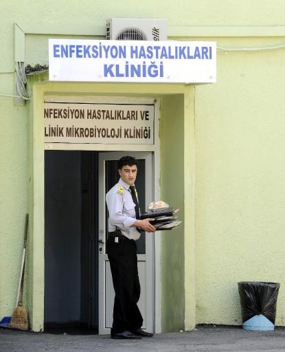 ABD'den Irak'a gitmek üzere İstanbul Atatürk Havalimanı'ndan Türkiye'ye giriş yapan bir kişide ''domuz gribi'' virüsü bulundu. Bakan vakayı doğruladı ve tedbirli olunmasını istedi. Basın virüsün izini böyle sürdü