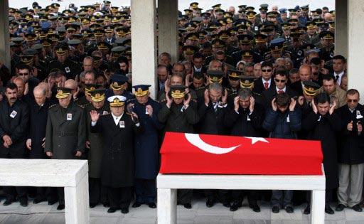 Ağrı'da çıkan çatışmada şehit olan Jandarma Binbaşı Süleyman Can, son yolculuğuna uğurlandı