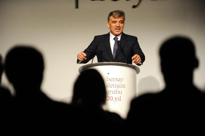 Cumhurbaşkanı Abdullah Gül, bayramın birinci günü Van'a giderek, deprem bölgesinde incelemelerde bulunacak. Aynı gün Van'dan ayrılacak olan Gül'ün, bayramın diğer günlerine ilişkin programı netleşmedi.