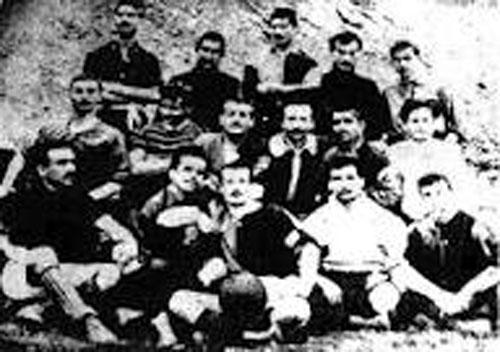 <p>KANLİCA TERBİYE-İ BEDENİYYE YURDU Kuruluş Amacı: Osmanlı gençliğinin feyizli bir istikbal kazanmasını temin edecek esbaba teves¬sülden (sebeplere sarılma) ibarettir. İdare Merkezi: Kanlıca'da Abdurrahman Tevfik Bey'in köşkü.<p>

Kuruluş Tarihi: 15 Ağustos 1919 (15 Ağustos 1335).

<p>İdare Heyeti: Reisi Hafız Süleyman Bey, kâtib- i umûmî Kudret Tevfik Bey, muhasip Cevat Fazıl Bey, azalar Fuad Bey, Ali Bey ve Müsaid Bey.