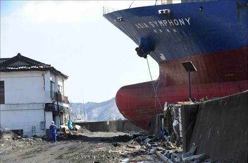 Tarihteki en pahalı doğal afet: Dünya Bankası, 11 Mart 2011'de Japonya'da meydana gelen 9 büyüklüğündeki deprem ve ardından yaşanan tsunami felaketinin, tarihteki en pahalı doğal afet olarak tahmin edildiğini açıkladı. Tsunami felaketiyle birlikte birçok gemi kullanılamaz hale geldi ve kayboldu.