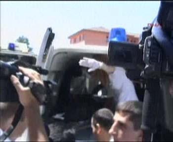 Erzincan'ın Kemah İlçesi'nde, PKK'lı teröristlerce yola döşenen mayının patlaması sonucunda ilk belirlemelere göre 9 askerimiz şehit oldu