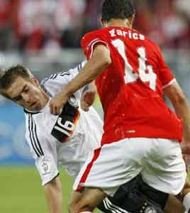 En isabetli pas: Philip Lahm. Alman Philip Lahm 165 başarılı pas ile en isabetli pas veren isim oldu. Ayrıca Lahm, savunmada da en iyi isim seçildi.