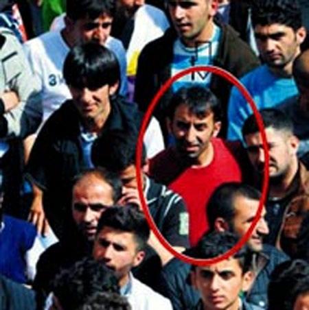 BDP Yöneticisi Ferhat Eren, Hakkari'deki CHP mitinginde...