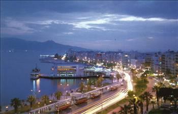 Haziran 2009 - Haziran 2010 döneminde İstanbul ve Ankarada gayrimenkul fiyatları artarken İzmirde yüzde 0,2 olsa da geriledi. Yine de İzmirdeki fiyatlar Haziran 2008 seviyesinin yüzde 3,7 üzerinde.