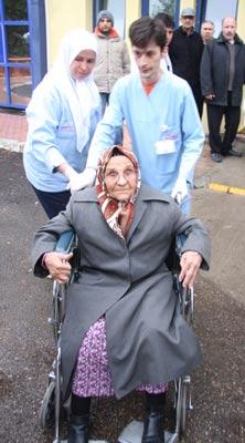 BİLECİK'TE MEYDANA GELEN TREN KAZASINDA YARALANANLAR, HASTANELERE KALDIRILDI. (ZİYA BEŞKARDEŞ-REFİK FİDAN/BİLECİK-İHA)