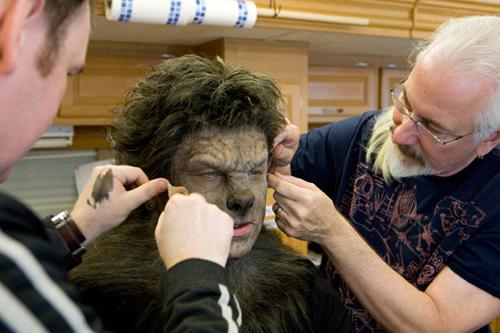 <strong>En İyi Makyaj:</strong> The Wolfman, Rick Baker ve Dave Elsey<br /><br />
