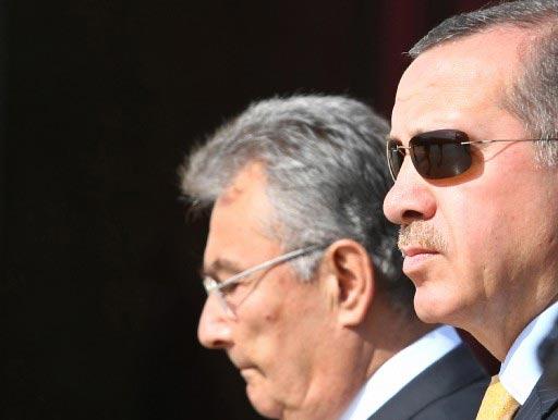 19 Mayıs kutlamaları çerçevesinde Cumhurbaşkanı Gül'ün başkanlığındaki devlet erkanının Anıtkabir'i ziyaret etti.