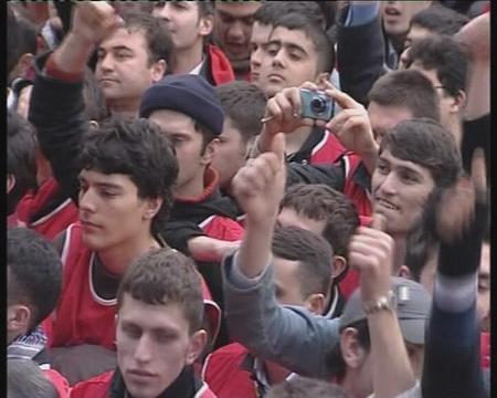 Saadet Partisi'nin İstanbul mitingi: Bugün Çağlayan'ın ikinci konuğu Saadet Partililer oldu. Mitingde Necmettin Erbakan sürprizi yaşandı. Erbakan uzun bir aradan sonra meydanlarda yerini aldı.