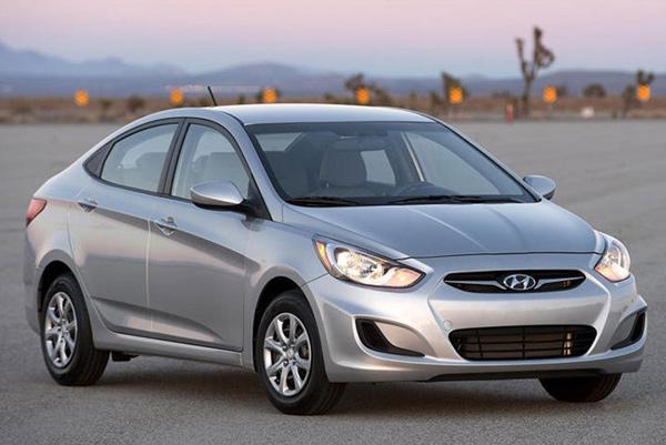 <p><strong>HYUNDAI </strong>2012 için iki model piyasaya çıkarmayı planlıyor. Yeni i30, Nisan ayında satışa çıkacak. i40 için ise henüz tarih netleşmedi. Her iki modelin de hem benzinli hem de dizel motor seçenekleri bulunacak.</p><br><br>
<p><a href="http://www.stargazete.com" target="_blank">Star</a></p>