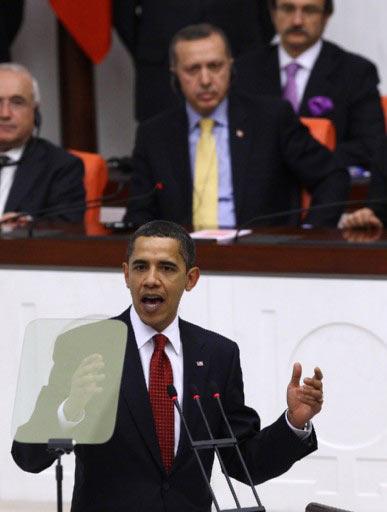 Resmi bir ziyaret için Türkiye'de bulunan ABD Başkanı Obama, TBMM Genel Kurulunda milletvekillerine hitap etti. Obama TBMM'de konuşan 29. devlet başkanı oldu.