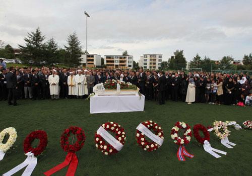 Norveç'in Ütoya şehrindeki saldırıda ölen Türk kızı Gizem Doğan'ın cenaze töreni, izdiham nedeniyle Trondheim'daki Türk camiine yakın statta gerçekleştirildi.
