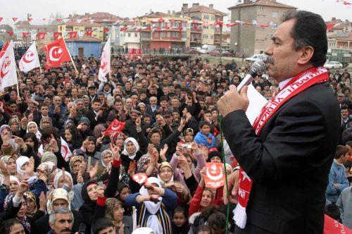 Türkiye'nin her köşesinde seçime katıldıklarını, teşkilatları olmasına rağmen sadece Diyarbakır'da bilinçli olarak seçime katılmadıklarını belirten Muhsin Yazıcıoğlu nedenini açıkladı