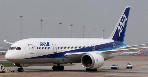 Boeing, uçağın karbonfiber tasarımının, yakıt tüketimini yüzde 20 azalttığını, yolcuların daha rahat bir uçuş deneyimi yaşadığını ve elektronik olarak ayarlanabilen pencereler nedeniyle, kabindeki havanın çok daha iyi olduğunu ifade etti.