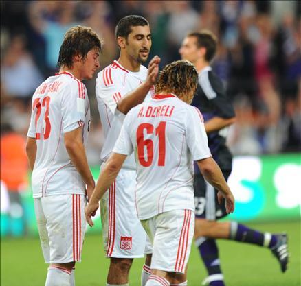 Sivasspor, Şampiyonlar Ligi 3. Ön Eleme turunda Anderlecht'e Belçika'da farklı yenildi. 5-0'lık maçta Yiğidolar'ın kaleye şutu bile yok...