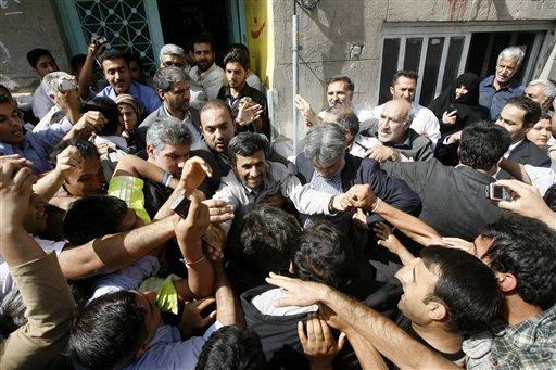İran halkı 10'uncu dönem cumhurbaşkanını seçmek için bugün sandık başına gidiyor.