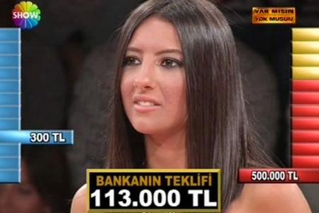 Son iki kutuya giren yarışmacı Sidal, Hamdi Bey'in 113 bin TL'lik teklifini kabul etti. Kutulardan birinde 500 bin diğerinde 300 TL vardı.