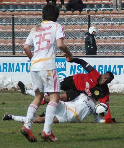 Süper Lig'de üç haftadır istediği sonucu alamayan Eskişehirspor, şeytanın bacağını kırdı. Eskişehirspor - Kayserispor maçı sahibi takımın 1-0 üstünlüğüyle tamamlandı.