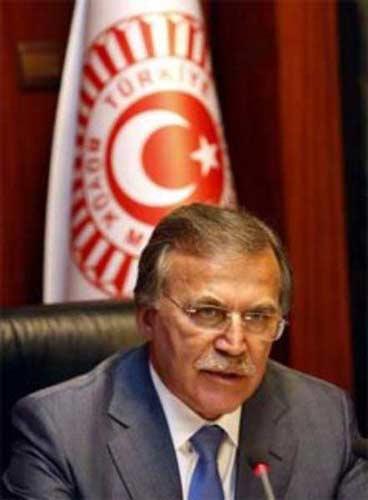 EN UNUTKAN
TBMM Başkanı Mehmet Ali Şahin, mikrofonu açık unutunca, Tunceli Milletvekili Kamer Genç için söylediği içmiş gelmiş sözleri duyuldu.