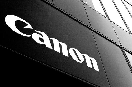 Bir şirket olmaktan öte, Precision Optical Unstruments Laboratory şirketinin bir markası olan Canon, hayatına 1930 yılında kamera üretimiyle başladı