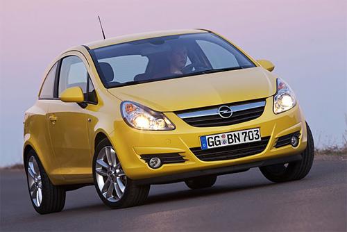 <p><strong><span style="color: #ff0000;">Küçük Corsa’ya yeni makyaj </span></strong><br />Opel, 2011’de makyajlanan Corsa modelini Türkiye’de satışa sunacak. Bununla birlikte makyajlanan 4x4 modeli Antara’nın da siparişle Türkiye’ye getirilmesi bekleniyor.</p>
<p> </p>