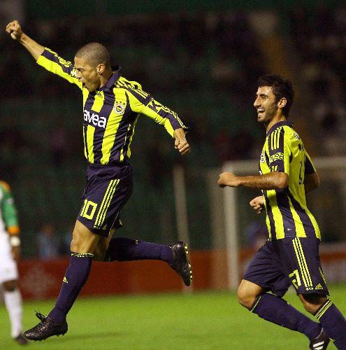 Sivasspor, Ankaraspor ve Beşiktaş'ın ardından Türkiye Kupası'nda son yarı finalist Bursaspor'u yenen Fenerbahçe oldu