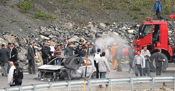 Kastamonu'da Başbakan'ın konvoyunu koruyan polis ekibine saldırının detayları netleşiyor. Saldırıyı gerçekleştirenlerin zırh delici çelik uçlu mermi kullandıkları belirlendi.