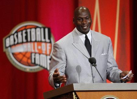 Basketbolun efsane ismi Michael Jordan Naismith Memorial Basketball Hall of Famee kabul töreninde oldukça duygusal anlar yaşadı.