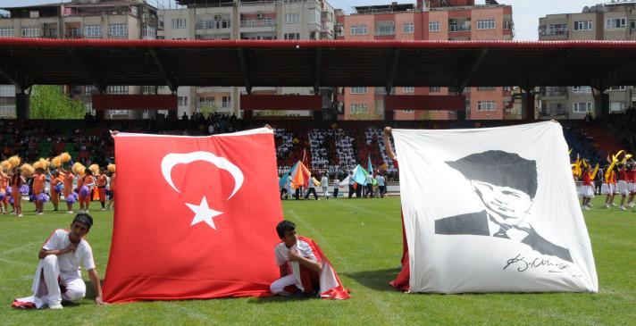 Diyarbakır'da 23 Nisan Ulusal Egemenlik ve Çocuk Bayramı çeşitli etkinliklerle kutlandı.