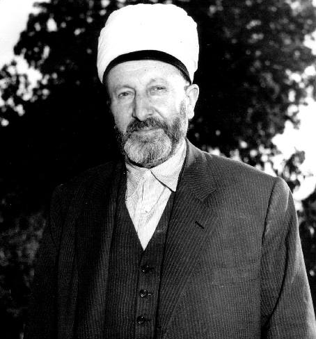 Son devir alimlerinden Süleyman Hilmi Tunahan:

Süleyman Efendinin bendelerinden Arif Hikmet Köklü beyefendi 14.09.2001'de şu enteresan hatırayı anlatmışlardır; "Bazı kimseler Bediüzzaman Said Nursi aleyhinde neşriyatta bulunuyorlardı. Onların tesirinde kalarak Şeyh Süleyman Efendi hazretlerine "Biz Said Nursi'yi nasıl bileceğiz?" diye sordum. "Bu Bediüzzaman hazretleri Türkiye'de en sevdiğim zattır" dediler. Yanından bir zat çıkıyordu, onu kast ederek "Siz gelmeden önce bir zat gelmişti. Said Nursi hazretlerinin yanından gelmiş ve sohbetinde bulunmuş. Sohbette bizim bahsimiz olmuş. Ayağa kalkarak: "Ne kadar sevap kazanmışsam yarısını Şeyh Süleyman Efendiye veriyorum" dediğini bize nakletti. Biz de o zata dedik:"Biz de bu güne kadar sevap ve hayır namına ne kazandı isek hepsini Said Nursi hazretlerine hediye ediyoruz. Bunu kendisine bildirirsiniz." 

...Yine Arif beyin nakline göre Süleyman Efendi şöyle buyurmuş: "Said Nursi'ye makamını bizzat Resulullah vermiştir. En yüksek dereceye çıkmıştır. Hz. Allahın ilham ettiği şekilde yazacak, onun hizmeti de öyle.