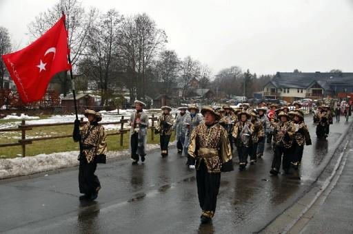 Belçika'daki "Türk Köyü" Faymonville'de düzenlenen karnaval olumsuz hava koşullarına rağmen coşkulu geçti.