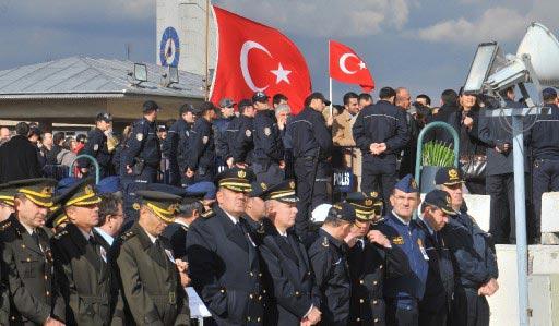 Ağrı'da çıkan çatışmada şehit olan Jandarma Binbaşı Süleyman Can, son yolculuğuna uğurlandı