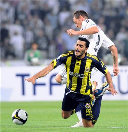 Futbol Federasyonu tarafından bu yıl 4. kez düzenlenen TFF Süper Kupa'yı, Beşiktaş'ı 2-0 yenen Fenerbahçe kazandı. Goller Alex'den geldi...