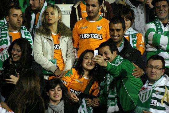 Sivasspor, Ankaraspor ve Beşiktaş'ın ardından Türkiye Kupası'nda son yarı finalist Bursaspor'u yenen Fenerbahçe oldu