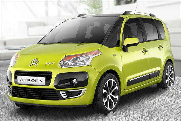 <strong>CITROEN:</strong> Binekte 15 bin TL için 12 ay yüzde 0.84 faiz uygulanıyor. C3 Picassoda bin 400 TLye varan indirim sunulurken, C4 Picasso alanlara ise DVD oynatıcısı hediye ediliyor.
