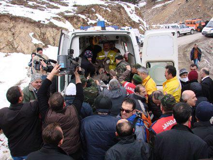 Gümüşhane'nin Zigana Dağı bölgesinde Kadırga Yaylası'na doğru yürüyüşe geçen dağcı grubunun üzerine çığ düştü. 11 dağcı öldü.
