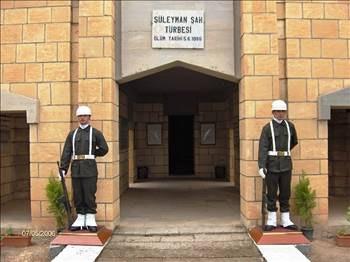 Türbenin muhafazasını sağlamakla görevli olan Jandarma İhtiram kıtasının ikameti için 30 Mayıs 1938 tarihinde modern bir karakol yaptırılmış, eski türbenin tamiri imkansız hale geldiğinden tarihi önem ve özelliğine uygun olarak, 1939 yılında da karakolun yanında yeni bir türbe inşa ettirilerek Süleyman Bin Kaya Alp'ın mezarı buraya nakledilmiştir.
